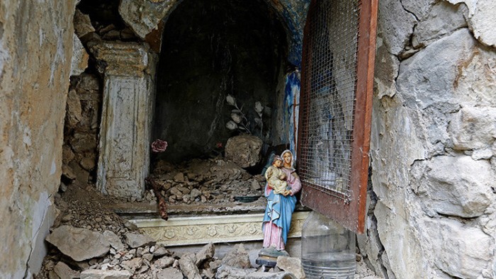 “Envíaba mensajes para que orasen por mí“: La historia de la monja que dio rostro al sismo en Italia