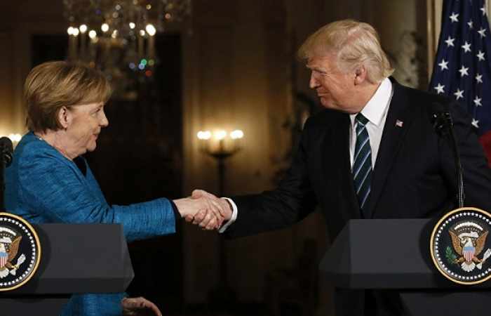 Vídeo: Trump, Merkel y el famoso 'apretón de manos' que no fue