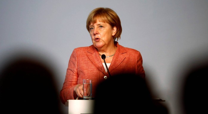 Merkel pide replicar en otros países el pacto con Turquía para frenar la migración
