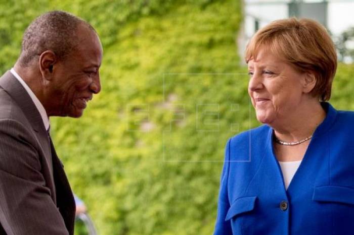 Merkel llama a impulsar las inversiones en África para frenar las migraciones