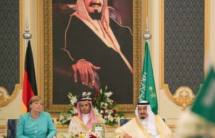 Merkel en Arabie saoudite pour parler coopération et G20