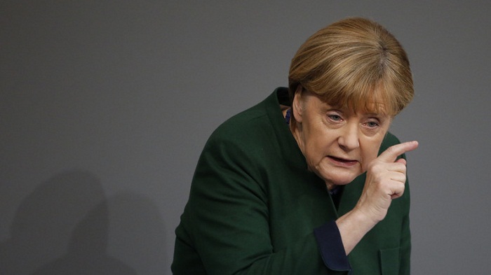 Merkel veut renvoyer d`ici fin 2016 100 000 migrants dont la demande d`asile a été refusée