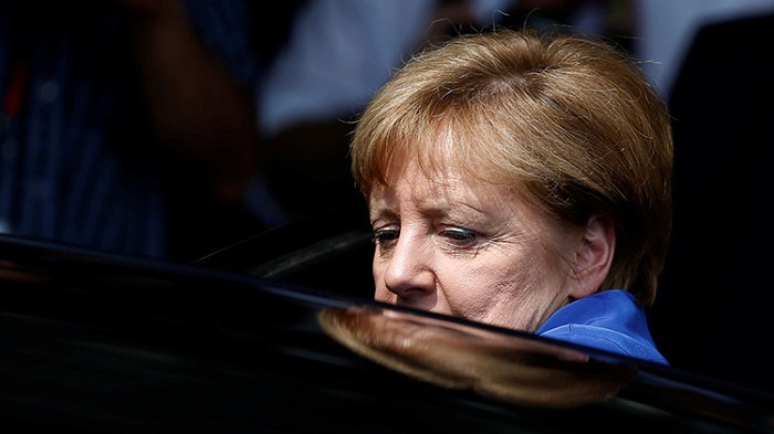 “Reflejo de insuficiencia e irresponsabilidad“: los alemanes pierden la confianza en Merkel