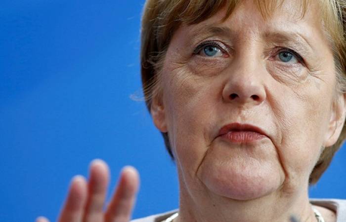 Merkel felicita a Macron por la victoria en las presidenciales francesas
