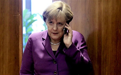 Snowden NSA: Germany drops Merkel phone-tapping probe