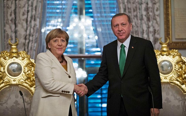 Merkel enjoint à Erdogan de faire respecter la liberté d`expression