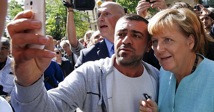 Réfugiés: Merkel promet une aide de 1,3 milliard