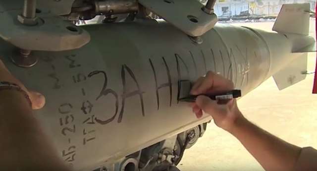 La Russie envoie un message aérien aux terroristes "pour les Russes et pour Paris" - VIDEO
