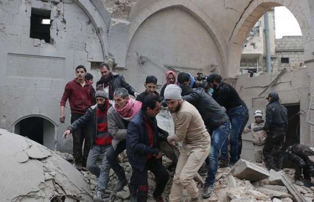 Syrie: 42 morts dans des raids sur une mosquée