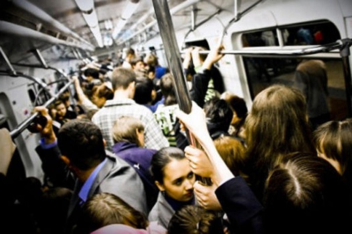 Metroda problem - Sərnişinlər qatardan boşaldıldı
