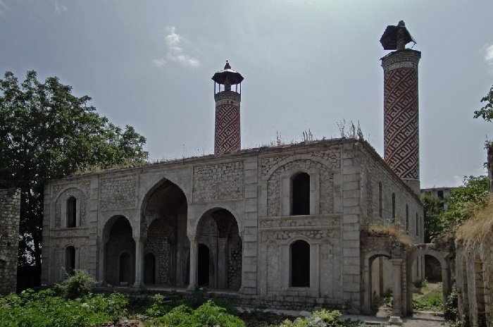 Los armenios convirtieron la mezquita de Aqdam en Estado Mayor