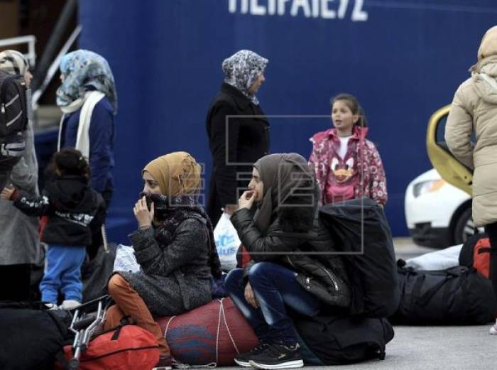 La guardia costera griega rescata a 128 refugiados en dos operaciones marítimas