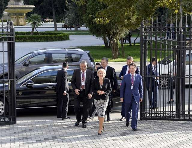 Stellvertretende russische Ministerpräsidentin besucht Bakuer Filiale der MGMU