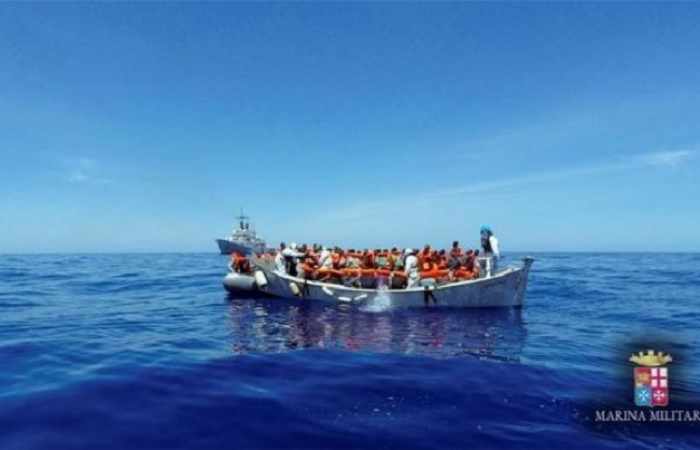 Libya fishermen find 28 dead migrants in boat offshore