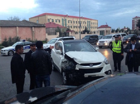 Bakıda yol qəzası: xəsarət alan var - FOTO