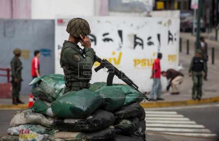 Denuncian que militares venezolanos instalaron un campamento en suelo colombiano
