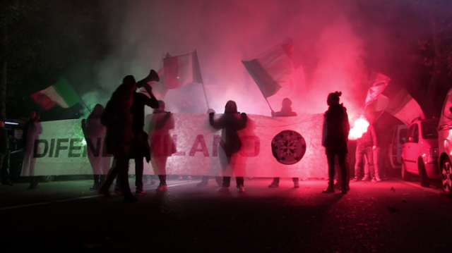 «Défendez Milan !» : les Italiens manifestent contre l’accueil des réfugiés