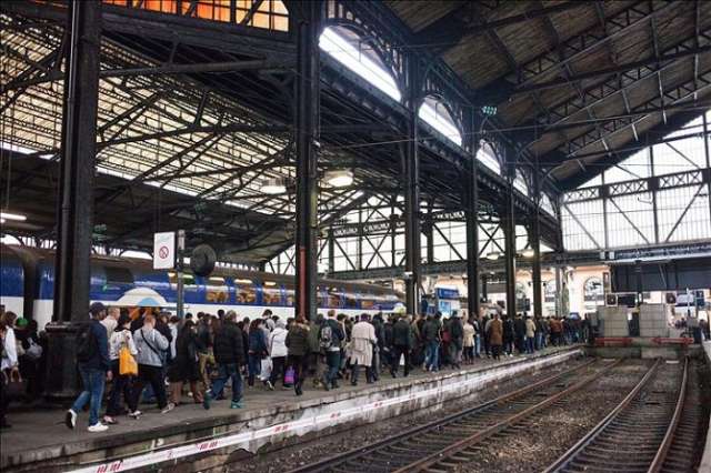 France: L`étendue du mouvement social minimisée