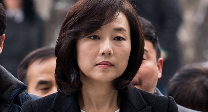 Detienen a la ministra de Cultura surcoreana por `lista negra` de artistas disidentes 