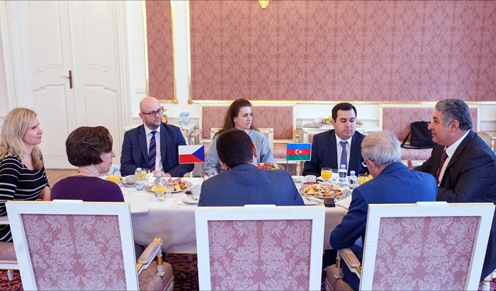 Le ministre azerbaïdjanais de la Jeunesse et des Sports est en visite à Prague