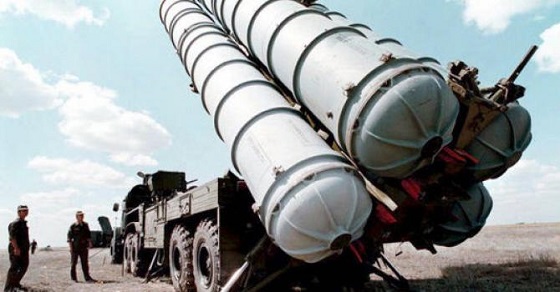 Moscou suspend la livraison des missiles S-300 à l`Iran