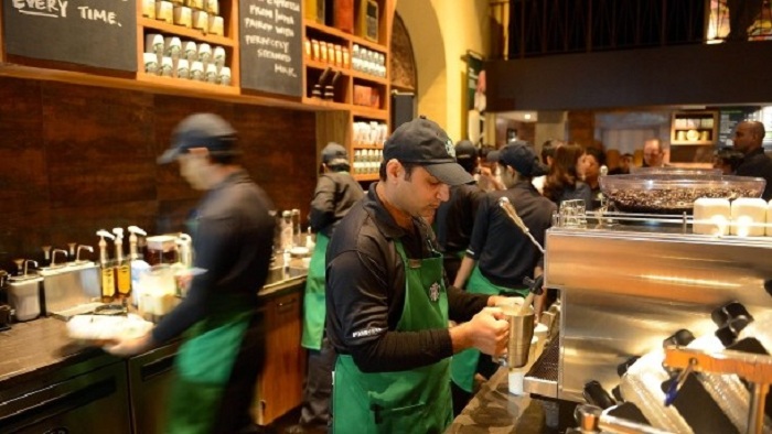 Starbucks will 10.000 Flüchtlinge einstellen