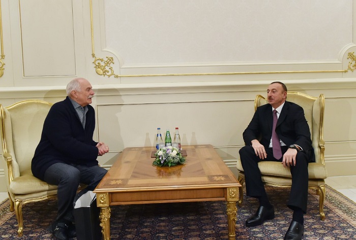 Aserbaidschans Präsident Ilham Aliyev empfängt russischen Filmregisseur Nikita Michalkov
