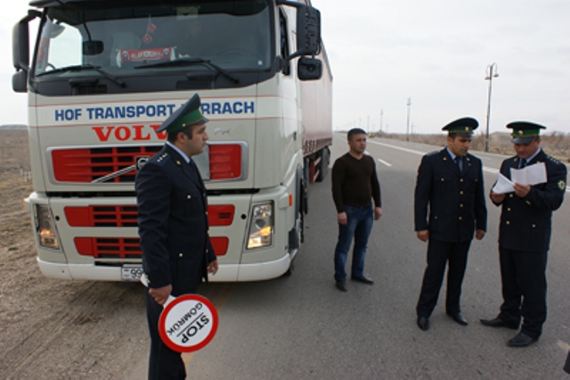 Narkotik vasitə keçirən iki nəfər gömrükdə saxlanıldı