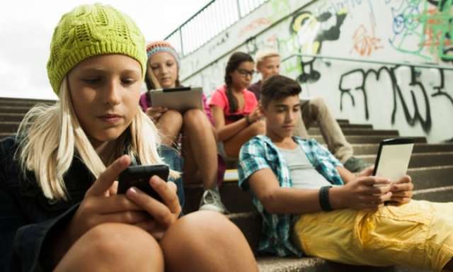 France to ban mobile phones in schools from September