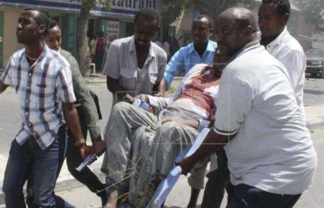 Al menos 13 muertos en dos atentados con coche bomba en Mogadiscio