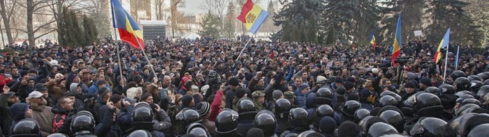 Massenprotest gegen neue Regierung