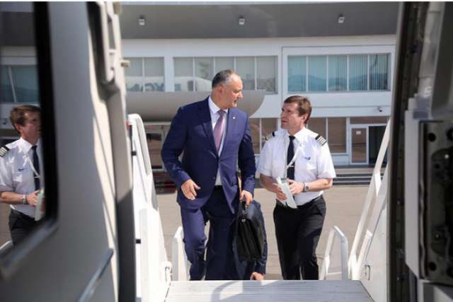 Moldovan president on his way to Azerbaijan