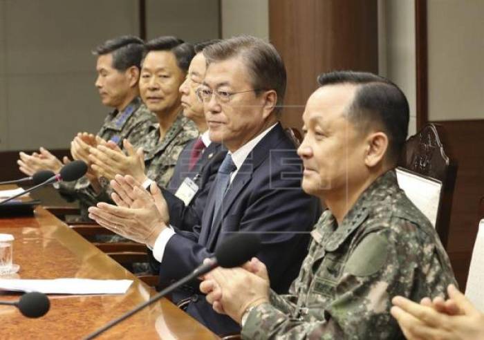 Moon admite la "posibilidad de un conflicto militar" con Corea del Norte