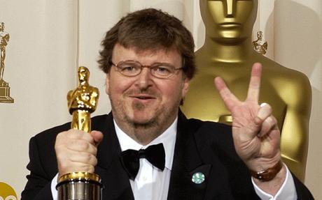 Le réalisateur américain Michael Moore hospitalisé pour une pneumonie