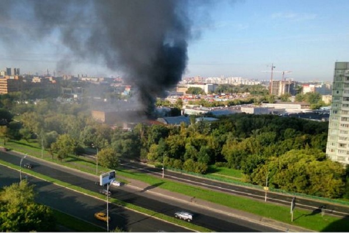 Moscou : 17 morts dans un immense incendie dans un entrepôt