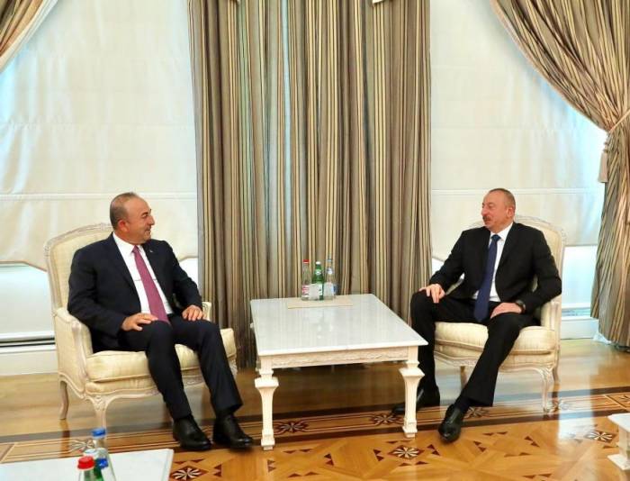 Ilham Aliyev admite al canciller otomano