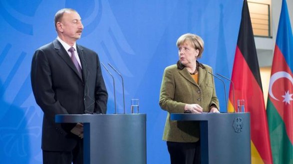 İlham Aliyev und Merkel haben über die Menschenrechte in Aserbaidschan diskutiert