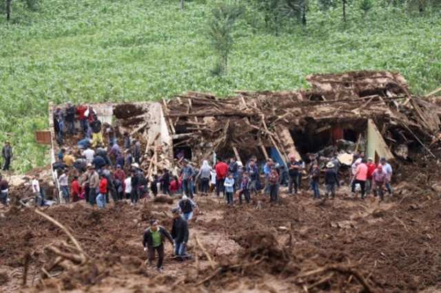Hundreds dead in Sierra Leonean capital mudslide