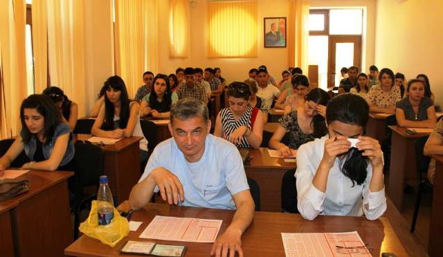 262 müəllim imtahandan kəsilib - Maaşları artmayacaq