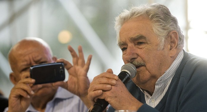 Mujica llama a pactar “alianzas inteligentes“ 