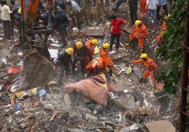 A dozen dead in Mumbai building collapse