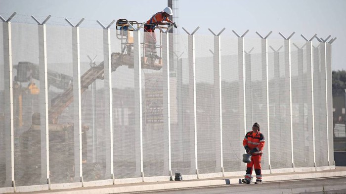 Francia construirá un muro junto a ‘La Jungla’ de Calais para impedir el paso de migrantes