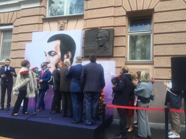 Memorial plaque honoring Muslim Magomayev erected in Moscow - PHOTOS