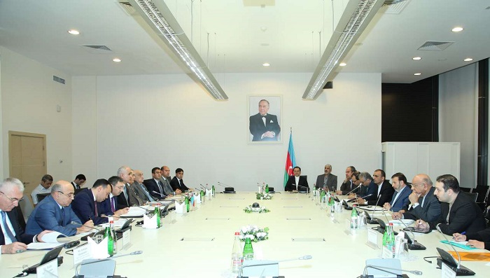 Azerbaijan, Iran mull projects in pharmaceuticals, car industry