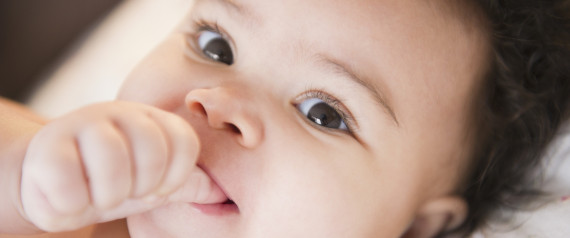 Sucer son pouce et se ronger les ongles ont un effet positif pour la santé de votre enfant