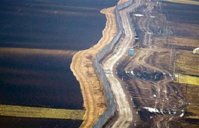 Hungary starts construction of second border fence