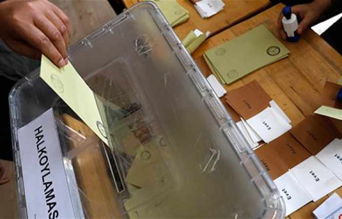 ‘Yes’ votes ahead in Turkey’s referendum on executive presidency
