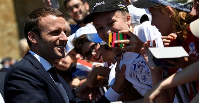 Macron marches to clear majority in French parliament
