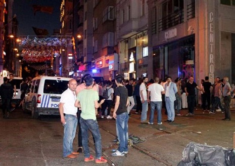 Five wounded as man opens fire on Istanbul