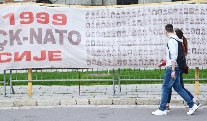 "Inaceptable y humillante": la nueva generación de serbios dice 'no' a la OTAN y a la UE 